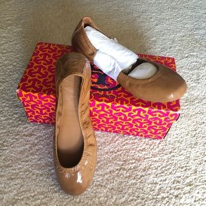 NEW IN BOX Tory Burch Tan Eddie Naplak Flats